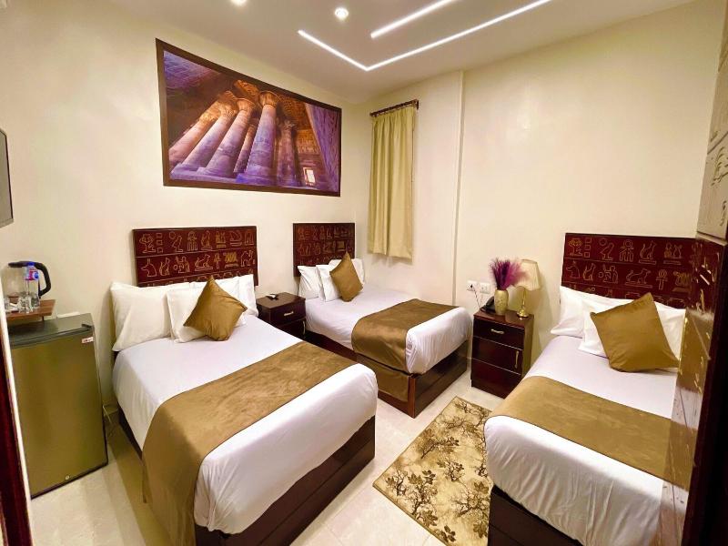 Nemes Pyramids View Inn - Oda