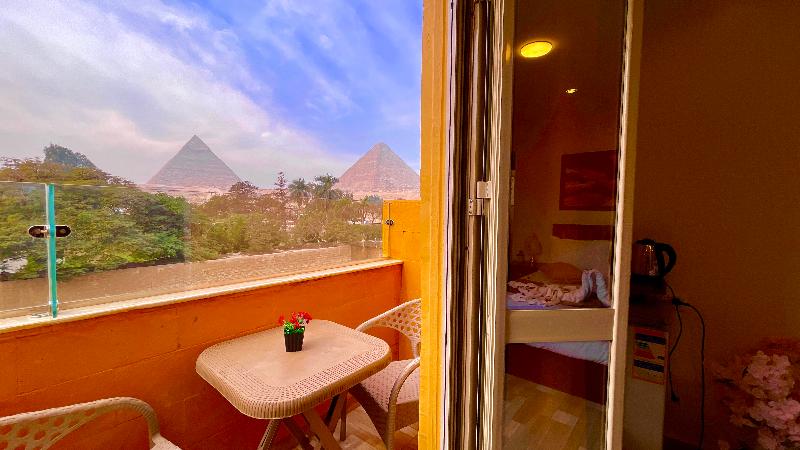 Nemes Pyramids View Inn - Oda