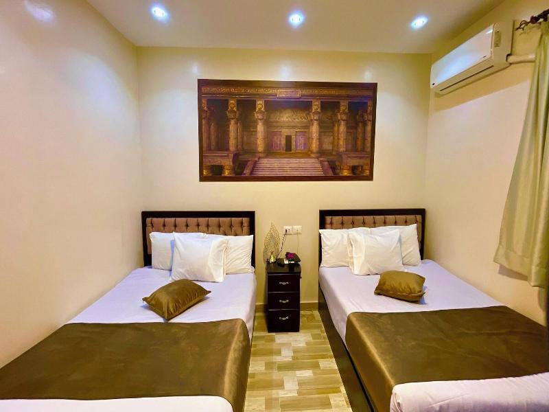 Nemes Pyramids View Inn - Oda