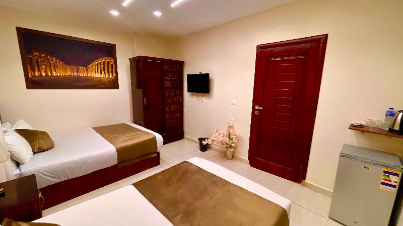 Nemes Pyramids View Inn - Oda