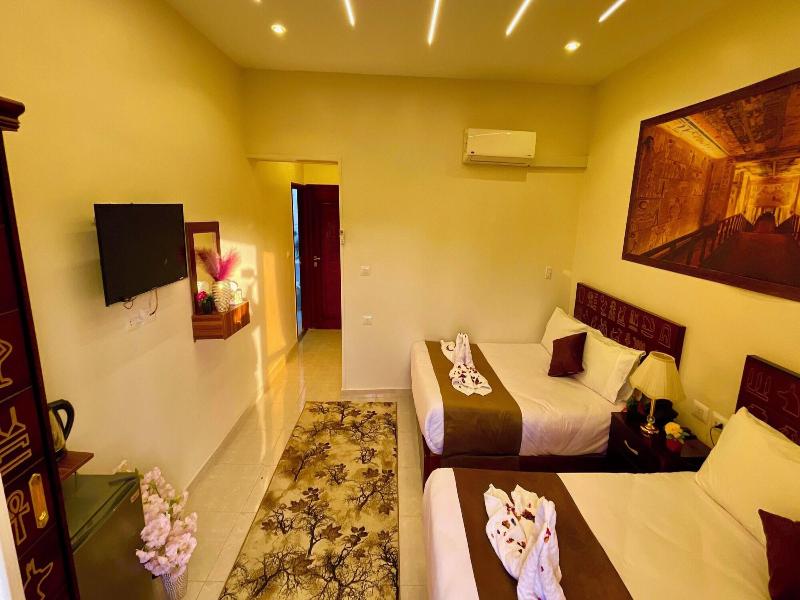 Nemes Pyramids View Inn - Oda