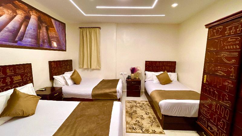 Nemes Pyramids View Inn - Oda