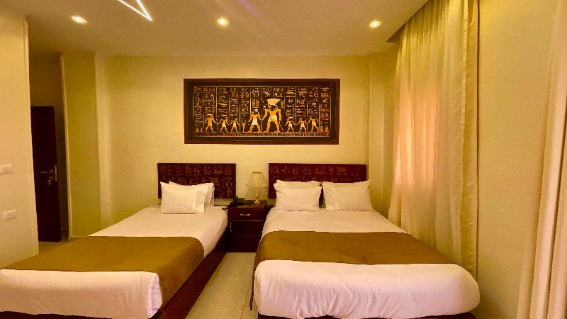 Nemes Pyramids View Inn - Oda