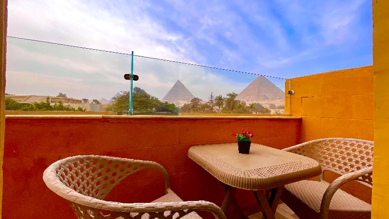 Nemes Pyramids View Inn - Oda