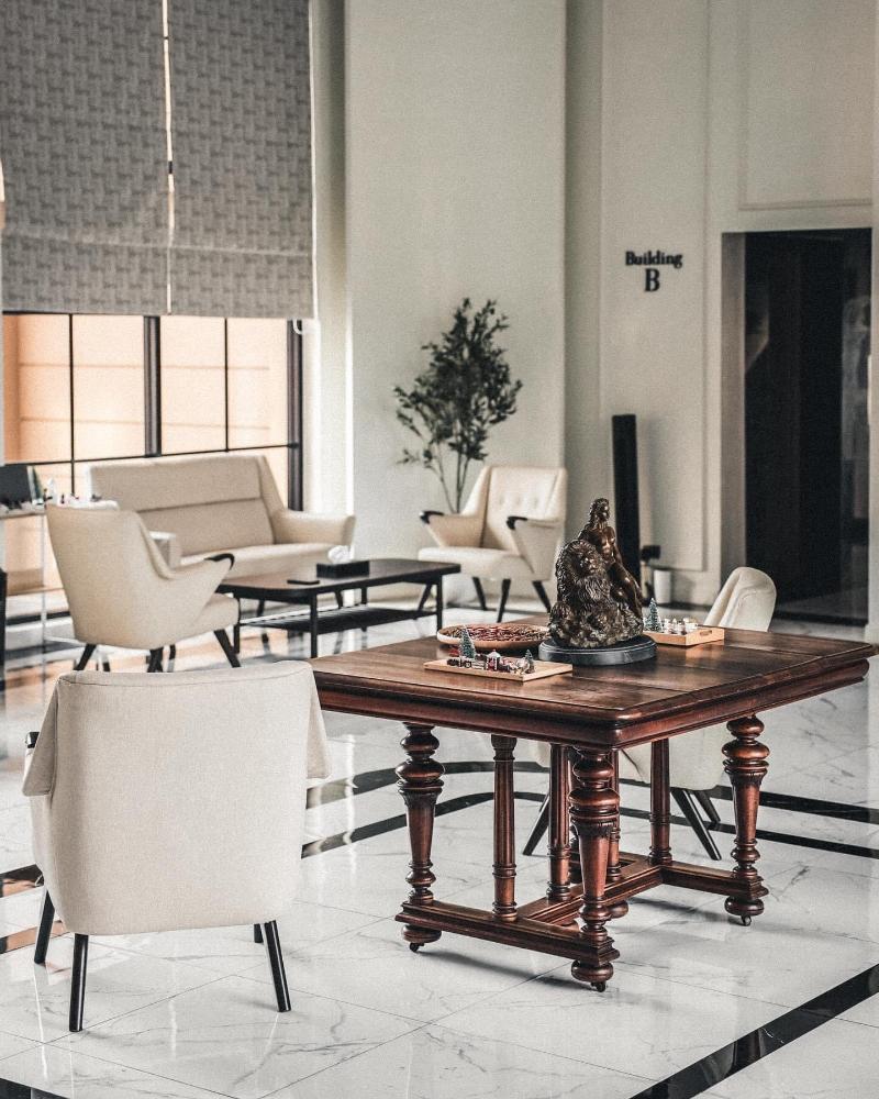 Leon Lasalle Hotel & Residences - Lobi