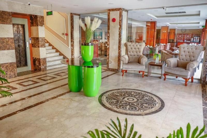 The Palm Hotel - Lobi