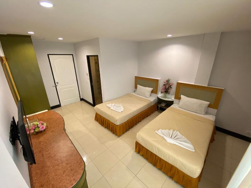 Polkadot Cafe Hotel - Oda