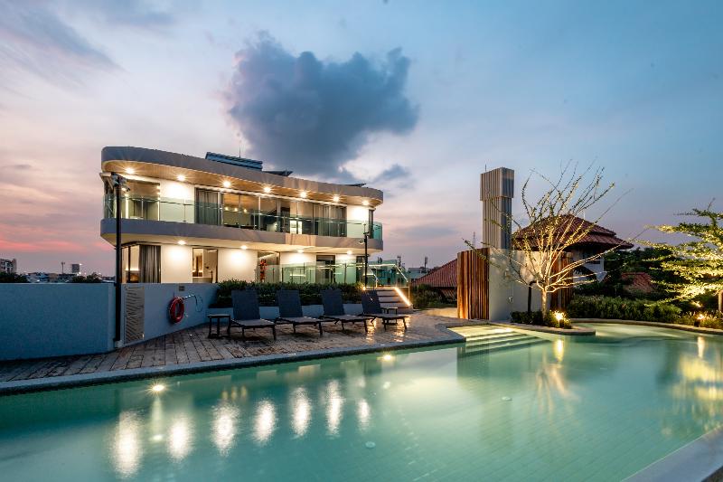 We Hotel Riverfront - Havuz