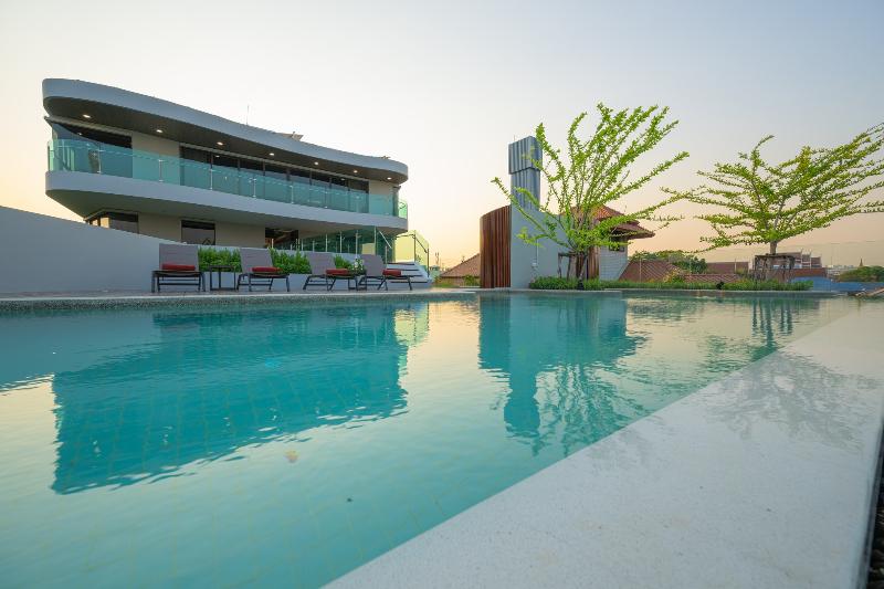 We Hotel Riverfront - Havuz