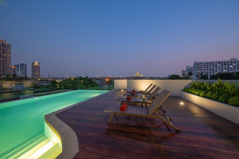 We Hotel Riverfront - Havuz