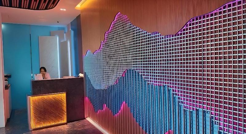 Qube Hotel By 98hospitality - Lobi