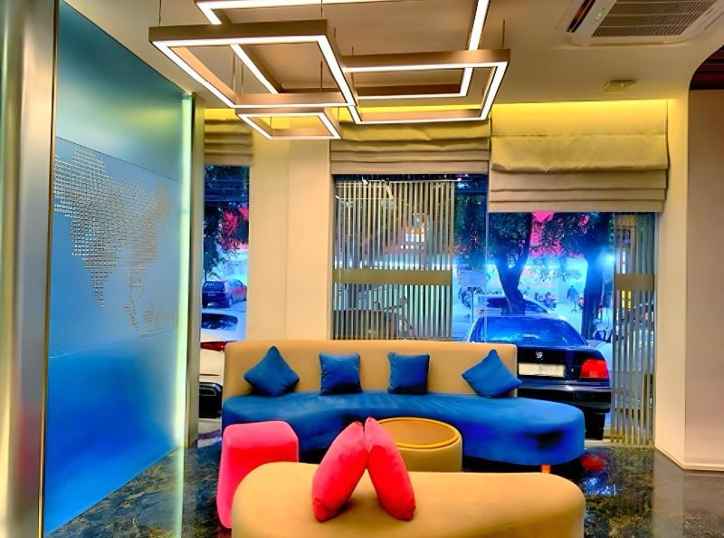 Qube Hotel By 98hospitality - Lobi