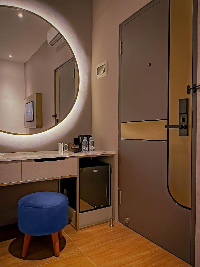 Qube Hotel By 98hospitality - Oda