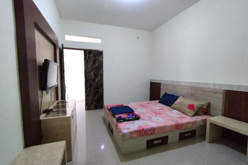 Zahira Guesthouse By Zuzu - Oda