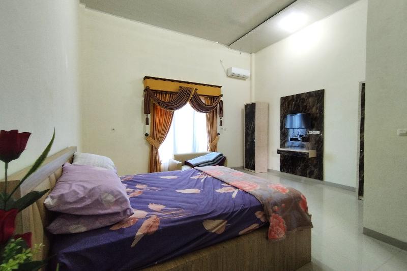 Zahira Guesthouse By Zuzu - Oda