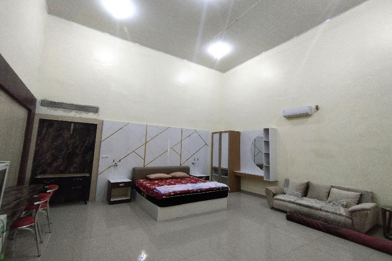 Zahira Guesthouse By Zuzu - Oda