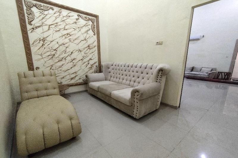 Zahira Guesthouse By Zuzu - Oda