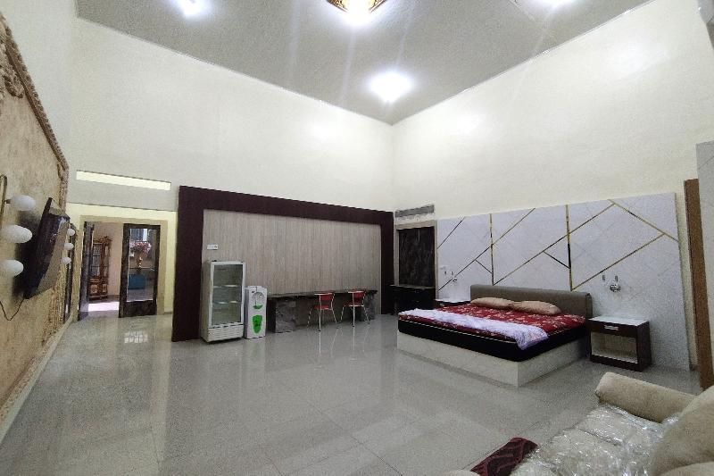 Zahira Guesthouse By Zuzu - Oda
