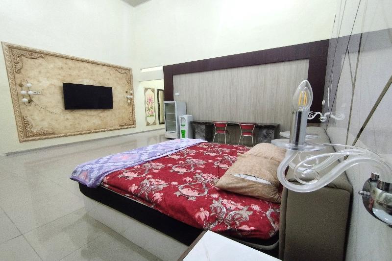 Zahira Guesthouse By Zuzu - Oda