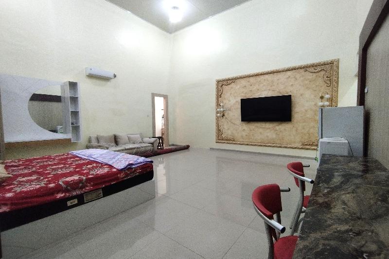 Zahira Guesthouse By Zuzu - Oda