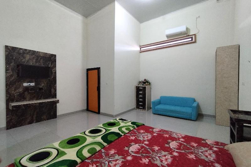 Zahira Guesthouse By Zuzu - Oda