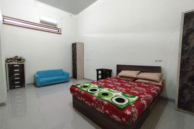 Zahira Guesthouse By Zuzu - Oda