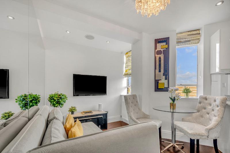 Contemporary Apartments Chelsea - Lobi
