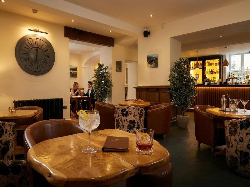 Aberdunant Hall - Bar
