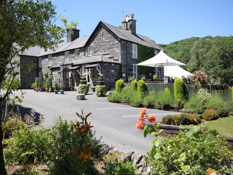 Aberdunant Hall - Genel