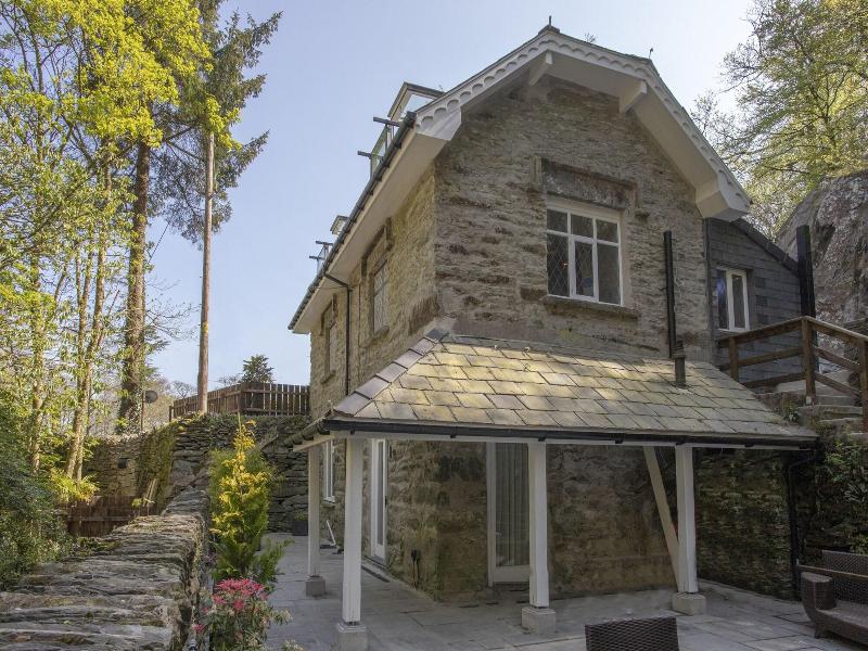 Aberdunant Hall - Genel
