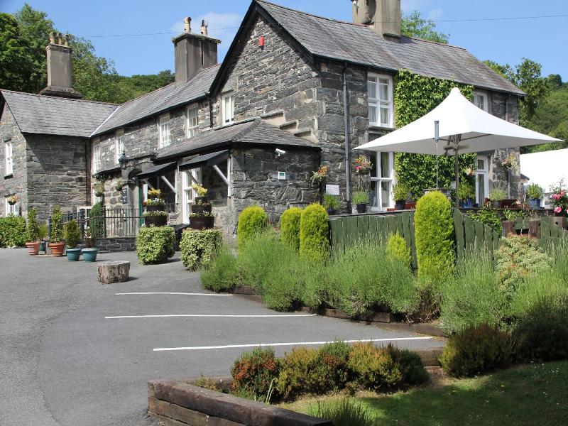 Aberdunant Hall - Genel