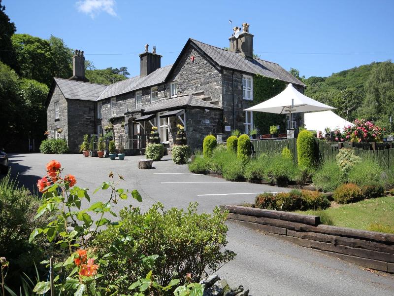 Aberdunant Hall - Genel