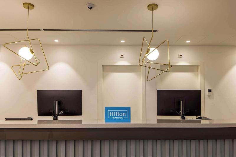 Hampton By Hilton Locarno - Lobi