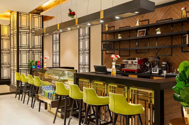 Ramada By Wyndham Makkah Zad Al Rawda - Bar