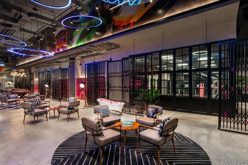 Moxy Bangkok Ratchaprasong - Bar
