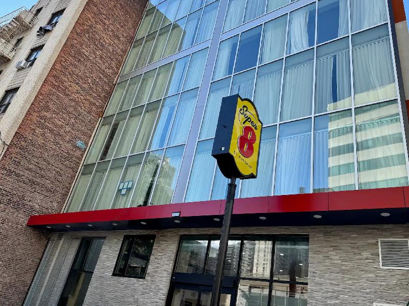 Super 8 By Wyndham Bronx Near Stadium - Lobi