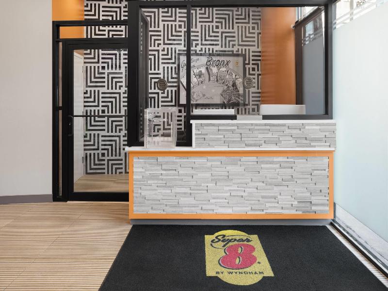 Super 8 By Wyndham Bronx Near Stadium - Lobi