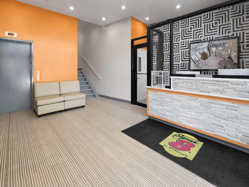 Super 8 By Wyndham Bronx Near Stadium - Lobi