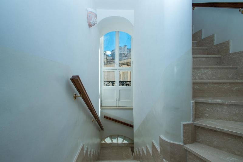 Il Garbino Suite And Apartment - Lobi
