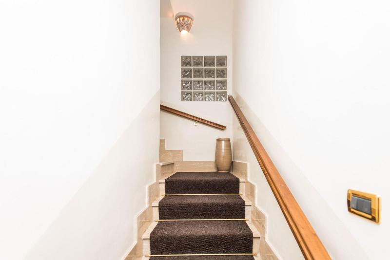 Il Garbino Suite And Apartment - Lobi