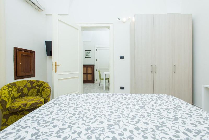 Il Garbino Suite And Apartment - Oda
