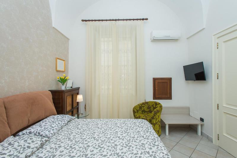 Il Garbino Suite And Apartment - Oda