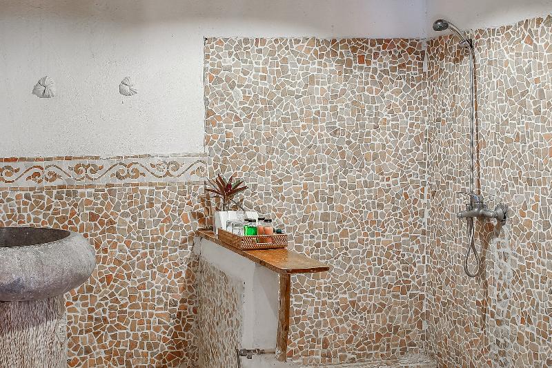 Cemara Beachfront Suite By Zuzu - Oda