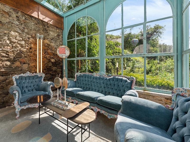 Le Petit Ivy Five Bedroom Château - Oda
