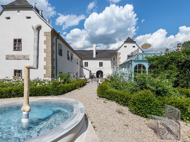 Le Petit Ivy Five Bedroom Château - Oda