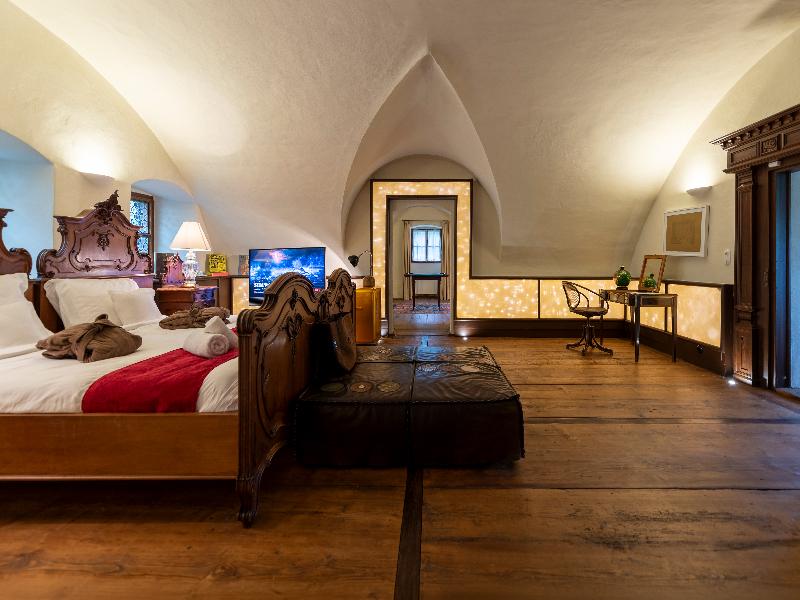 Le Petit Ivy Five Bedroom Château - Oda