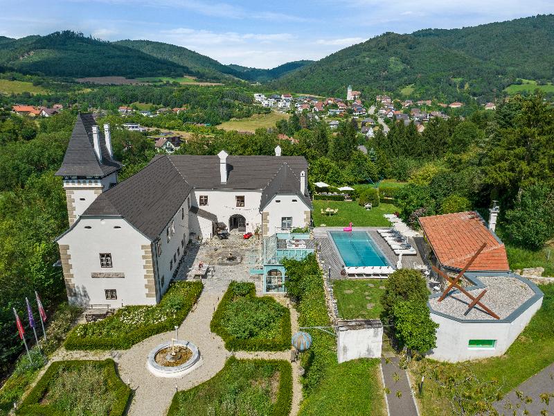 Le Petit Ivy Five Bedroom Château - Oda
