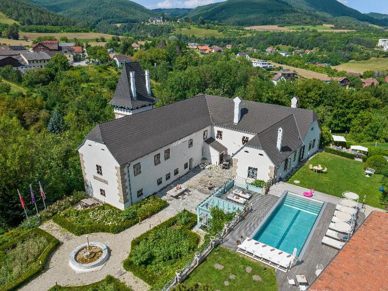 Le Petit Ivy Five Bedroom Château - Oda