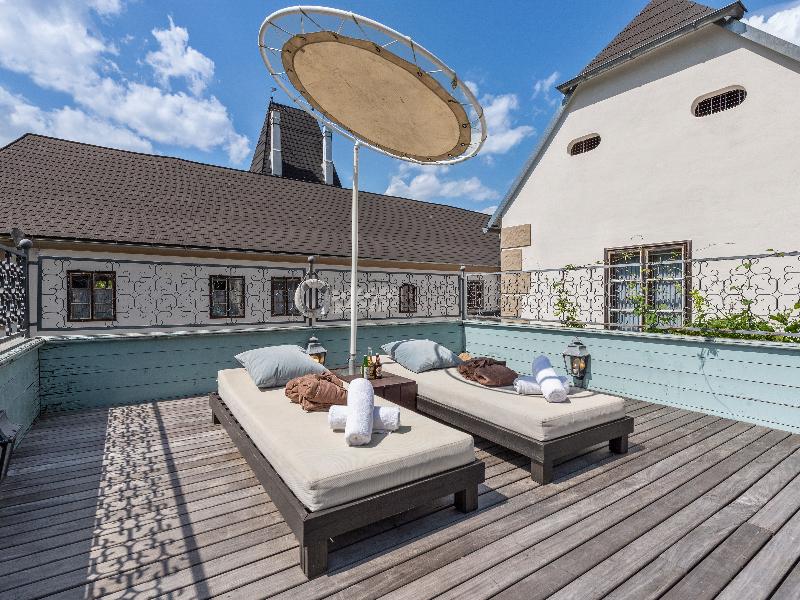 Le Petit Ivy Five Bedroom Château - Oda