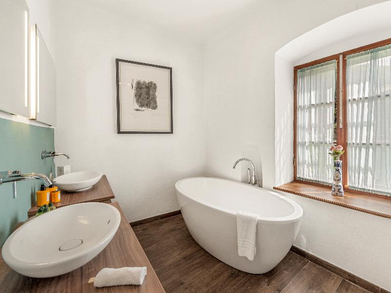 Le Petit Ivy Five Bedroom Château - Oda